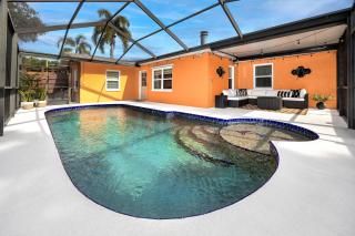 Clearwater Cabana - Gorgeous Home with Heated Pool - Clearwater - 0