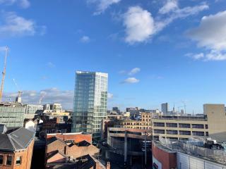 City centre, Top floor apartment, Two balconies - Manchester - 1