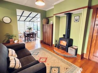 Cabbage Tree - Summer or Winter Beachfront Haven - Papamoa - 7