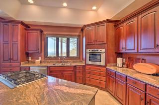 Expansive Murphy Retreat with Mountain Views! - Murphy - 1