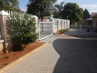 Midway Overnight Rooms - Kimberley - 5