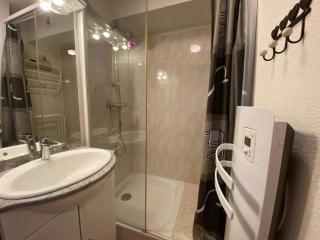 Appartement cosy avec terrasse, proche du village, parking inclus - FR-1-693-7 - 1