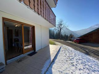 Appartement cosy avec terrasse, proche du village, parking inclus - FR-1-693-7 - 1