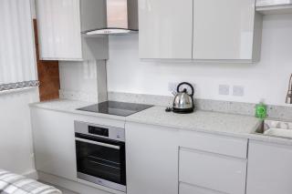 1 Bed City Studio near Theatre and Station Secure Parking - 8