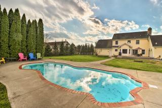 Calm Columbia Haven Outdoor Pool, Hot Tub! - Delaware Water Gap - 0