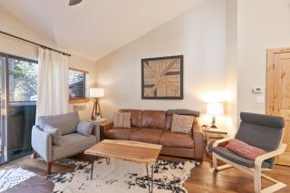 Village Point 105 Retreat Townhome Close to Everything Private Hot Tub - 9