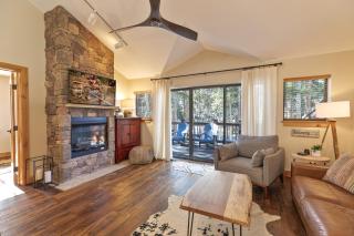 Village Point 105 Retreat Townhome Close to Everything Private Hot Tub - 8