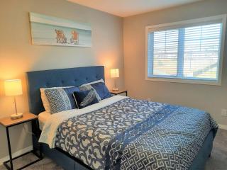 Stylish Getaway by Park / Double Garage - 4