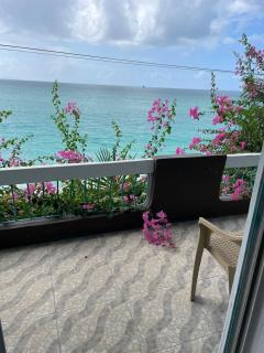 Orrie's Beach Bar and Hotel - 1