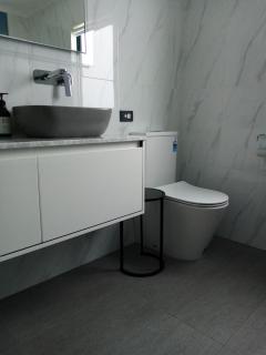 Two rooms with one queen size bed in each room one bathroom for the two rooms - Mount Maunganui - 4