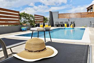 Family friendly apartments with a swimming pool Brodarica, Sibenik - 20248 - Šibenik - 3