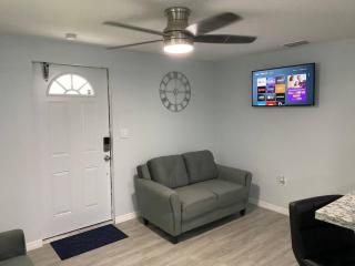 Modern 2/1 in Parrish FL Sleeps 6 Quiet Dead End St 1/2 Acre Wow - Parrish - 9