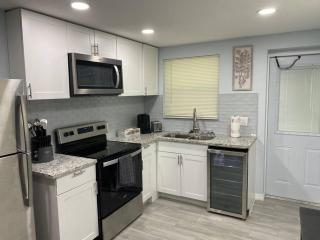 Modern 2/1 in Parrish FL Sleeps 6 Quiet Dead End St 1/2 Acre Wow - Parrish - 6