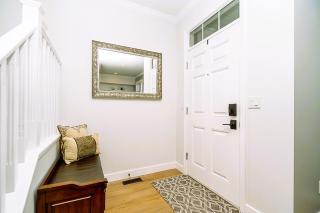 Comfortable and Modern Rowhouse Perfect for BC Escapade, air conditioned - 5