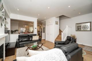 Comfortable and Modern Rowhouse Perfect for BC Escapade, air conditioned - 7