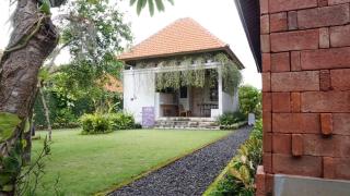 Louto Dmell Guesthouse - Sanur - 1