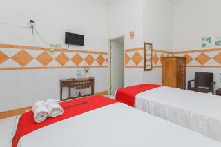 RedDoorz Syariah at Mojosari - Mojokerto - 9