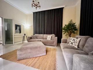 Independent Spacious 3 Bedroom Villa - Dubai - 0