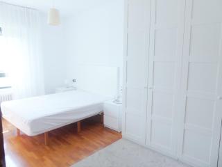 Apartamento luminoso, funcional y amplio en zona hospitalaria - Pamplona - 4