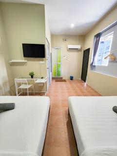 Gurney Coast Guest House by Sky Hive - George Town - 3