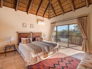 Luxurious 4 Bedroom Villa 94 - Mabula - 7