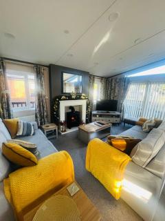 Laburnum Lodge with Hot Tub - York - 7