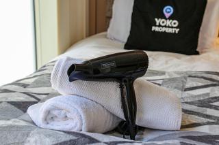 Luxury Apartment - City Centre - Free Parking, Fast Wifi, Sky TV and Netflix by Yoko Property - 3