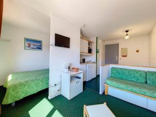 Appartement lumineux 2 pièces avec balcon et parking, proche des pistes - FR-1-344-1078 - 0