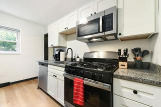 HostWise Stays - Pet Friendly Butler St Apt, Ground Floor with Private Entrance - 6