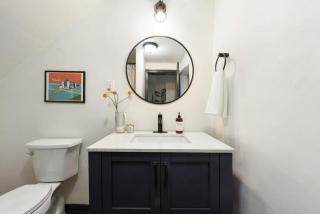 HostWise Stays - Pet Friendly Butler St Apt, Ground Floor with Private Entrance - 5