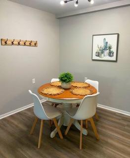 The Mary Lou - 2 Bedroom Apt in Quilt Town, USA - Hamilton - 8
