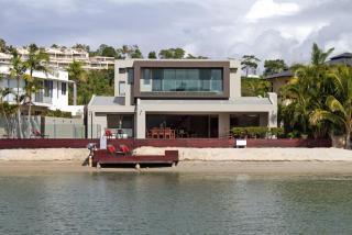 Canalfront Retreat, Private Jetty & Pool - 4