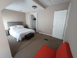 Cozy Updated 3-BR apartment near Peace Bridge - Buffalo - 2