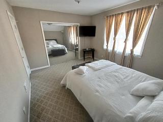 Cozy Updated 3-BR apartment near Peace Bridge - Buffalo - 1