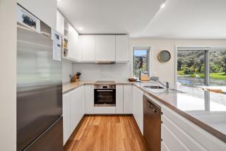 Stillwater Chalet A - Amazing Lakefront 2BR Chalet l BBQ l Gym l Tennis l Indoor Pool - Crackenback - 2