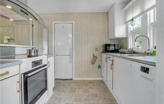 Gorgeous Home In Humble With Kitchen - Humble - 4