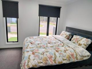 Modern and cosey 4 bedroom house walk to beach - 7