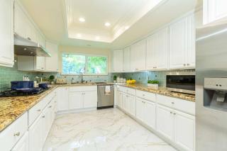 Single Level House with view and pool - 7