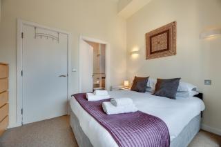 Crown Apartments 3B by Week2Week - Newcastle upon Tyne - 2