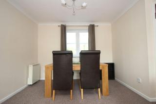 Modern 2 bed flat on marina development! - 9