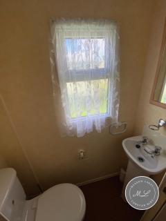 Seaview 145 - pet friendly, bath and close to beach & Fantasy Island - Meadow Lakes Caravan & Lodge Hire - Ingoldmells - 3