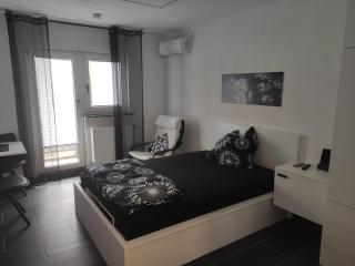 Black & White Apartment - Saarbrücken - 0