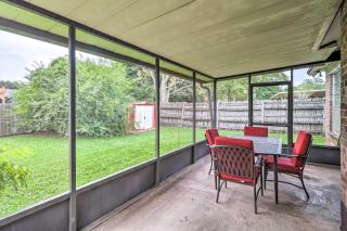 Quaint Jacksonville Escape with Screened Porch! - 9