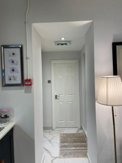 Elegant 2 Bed Flat in Chiswick - London - 2