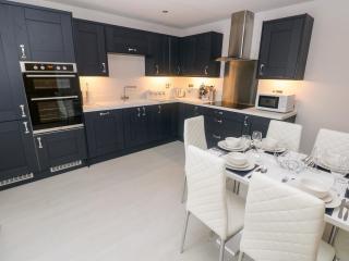 LunaRoxx, 6 Meadow Gardens, Kilgetty - Kilgetty - 5