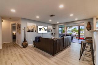 Gorgeous and Peaceful House by the Water - Port Richey - 8