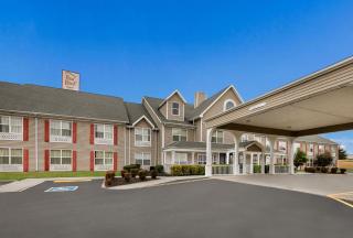 Red Roof Inn & Suites Knoxville East - Knoxville - 9