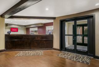 Red Roof Inn & Suites Knoxville East - Knoxville - 3