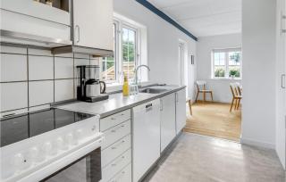 Beautiful Home In Svaneke With Kitchen - Svaneke - 3
