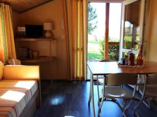 Charmant Chalet Familial avec Terrasse et Activités d'Été - Camping 2 Étoiles - FR-1-489-400 - Treignat - 8